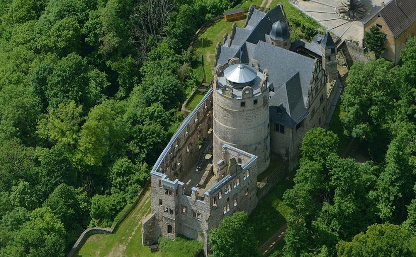 Oberschloss Kranichfeld: Freifläche in der Ruine