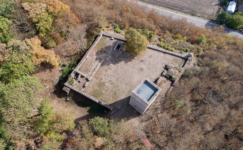 Untere Sachsenburg: Burghof