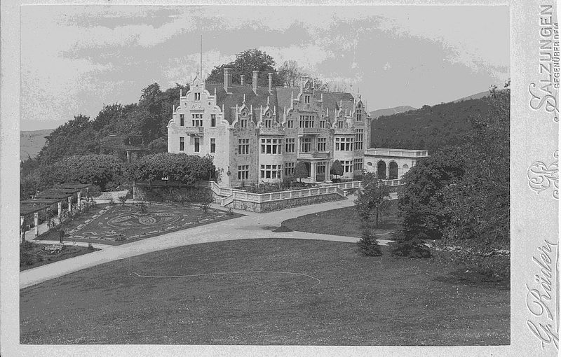 Schattige Spaziergänge für Herzog Georg II.: Herzogliche Perogla auf den Schlossterrassen von Schloss Altenstein in Bad Liebenstein wird erneuert