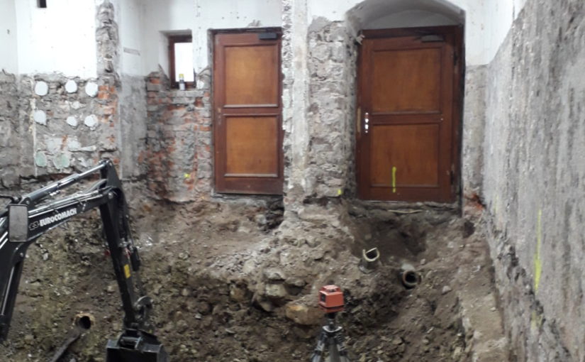 Auftakt für neuen Aufzug | Barrierefreie Erschließung des Westflügels von Schloss Friedenstein beginnt