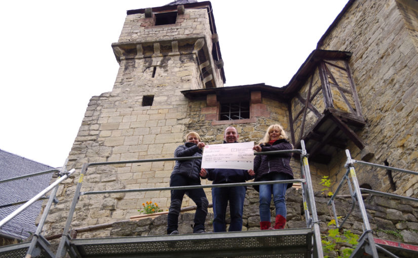 Mauersanierung mit Vereinsspende am Oberschloss Kranichfeld