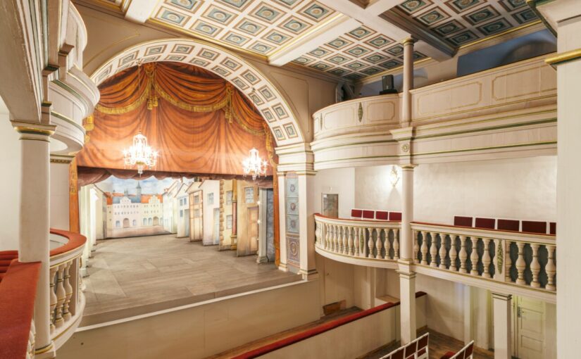 Sicherungsarbeiten über dem Ekhof-Theater