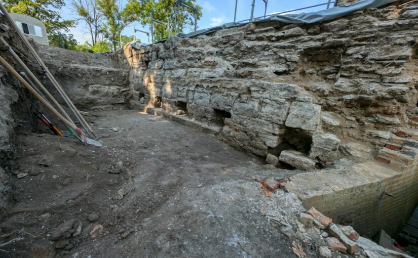 Archäologische Funde an der Ringmauer der Burg Weißensee