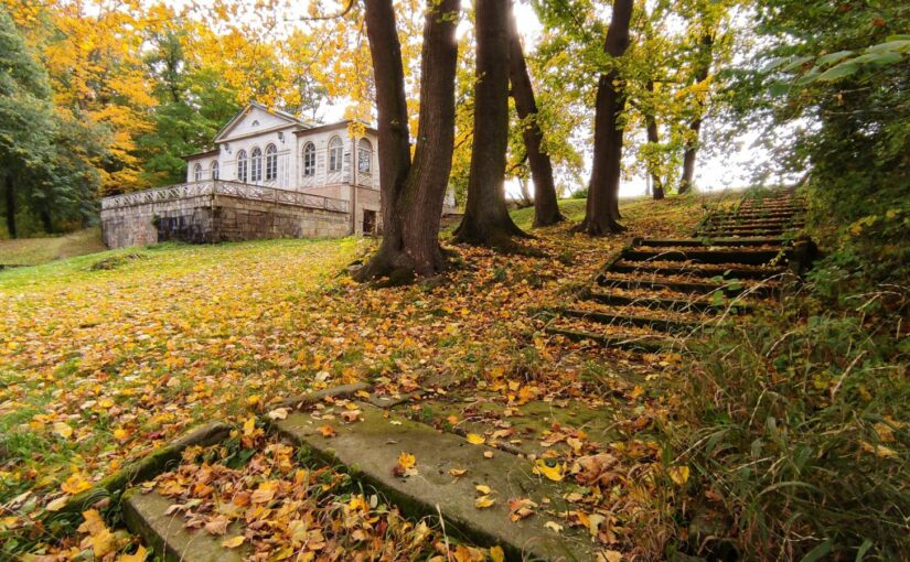 Treppe im Schlosspark Molsdorf wird saniert | Auftakt für Sanierung des Pavillons