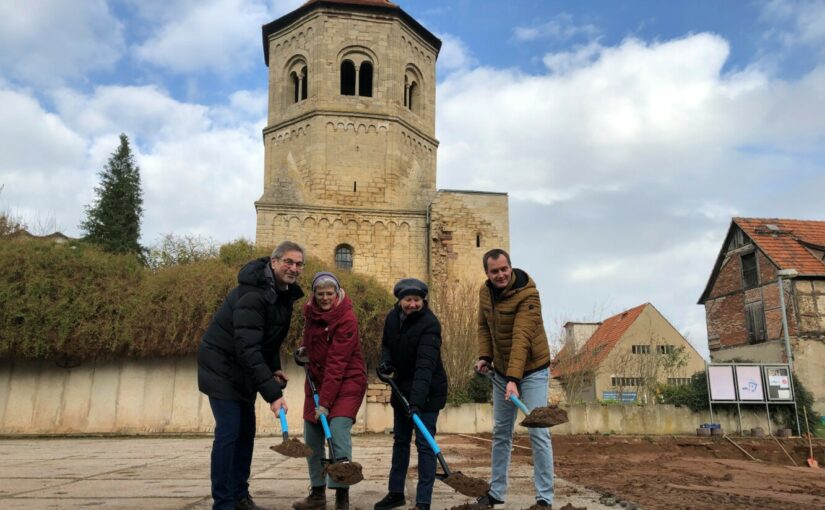 Spatenstich für Pavillonneubau im Kloster St. Wigbert in Göllingen