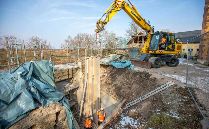 Bauarbeiten für zweiten Fluchtweg auf der Burg Weißensee schreiten voran