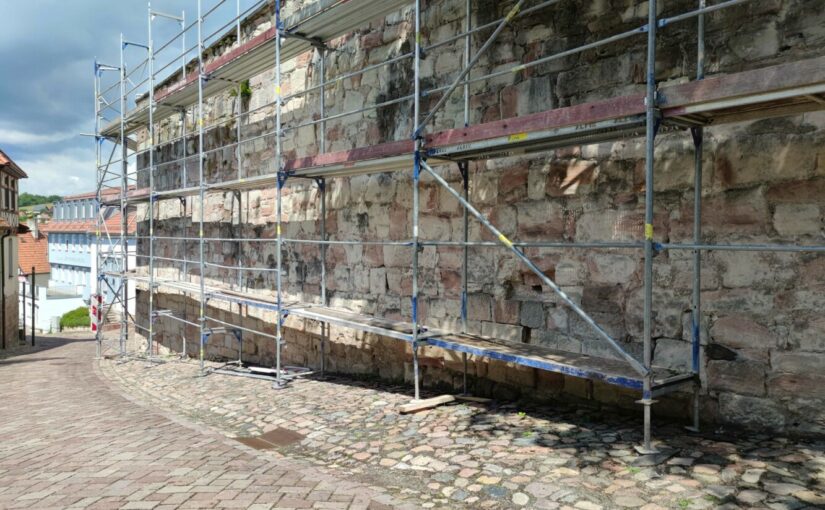 Stützmauersanierung auf Schloss Wilhelmsburg in Schmalkalden geht weiter