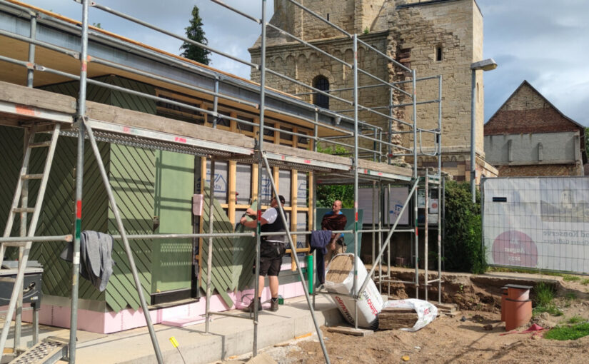 Rohbau für den Pavillonneubau im Kloster Göllingen steht